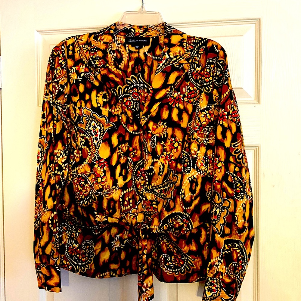 Beautiful long sleeved blouse